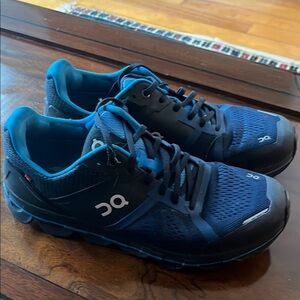 On Cloud Running Blue Athletic Shoes with Rugged Design

Mens